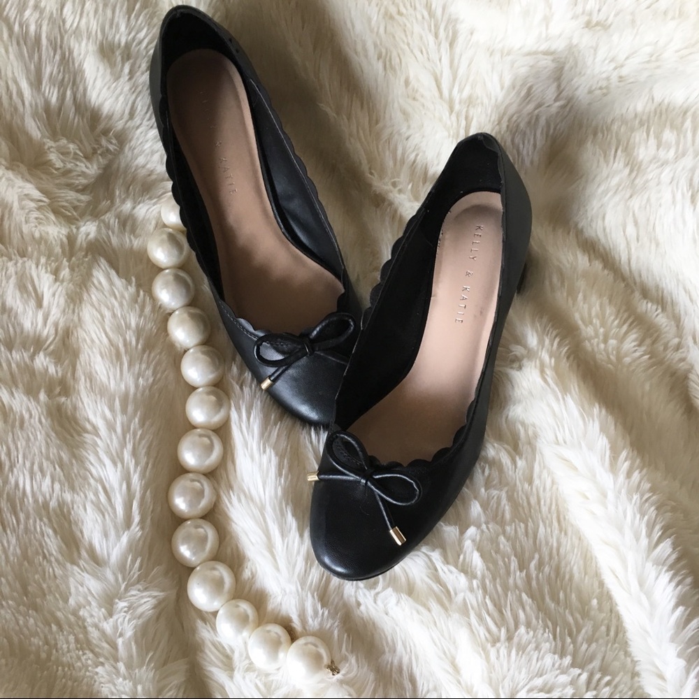 💕Kelly & Katie Scalloped Edge Low Block Heels💕